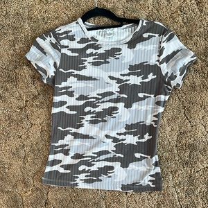 Gray camo Love Streak top size M